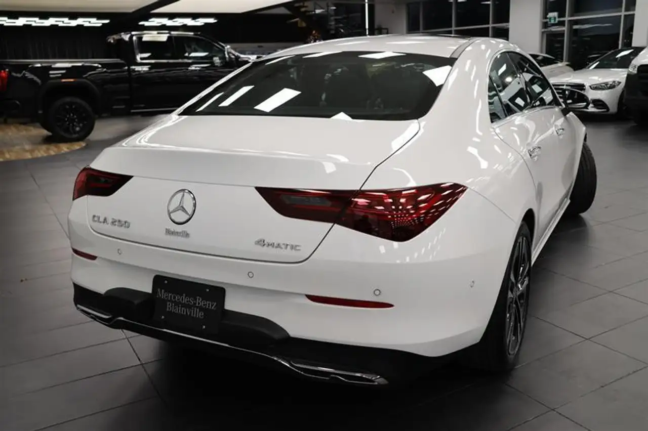 Mercedes-Benz CLA снимка Mercedes-Benz CLA