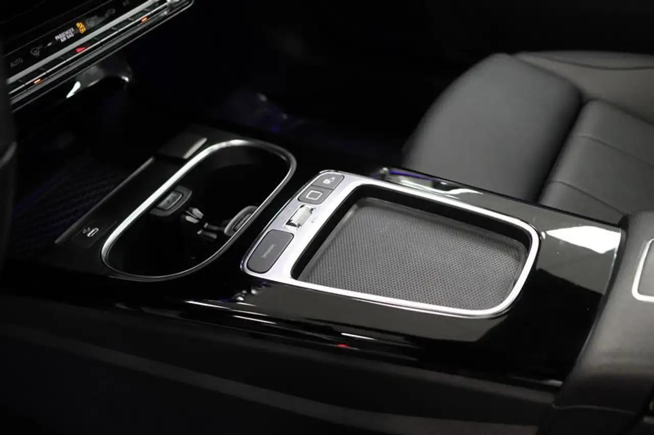 Mercedes-Benz CLA снимка Mercedes-Benz CLA