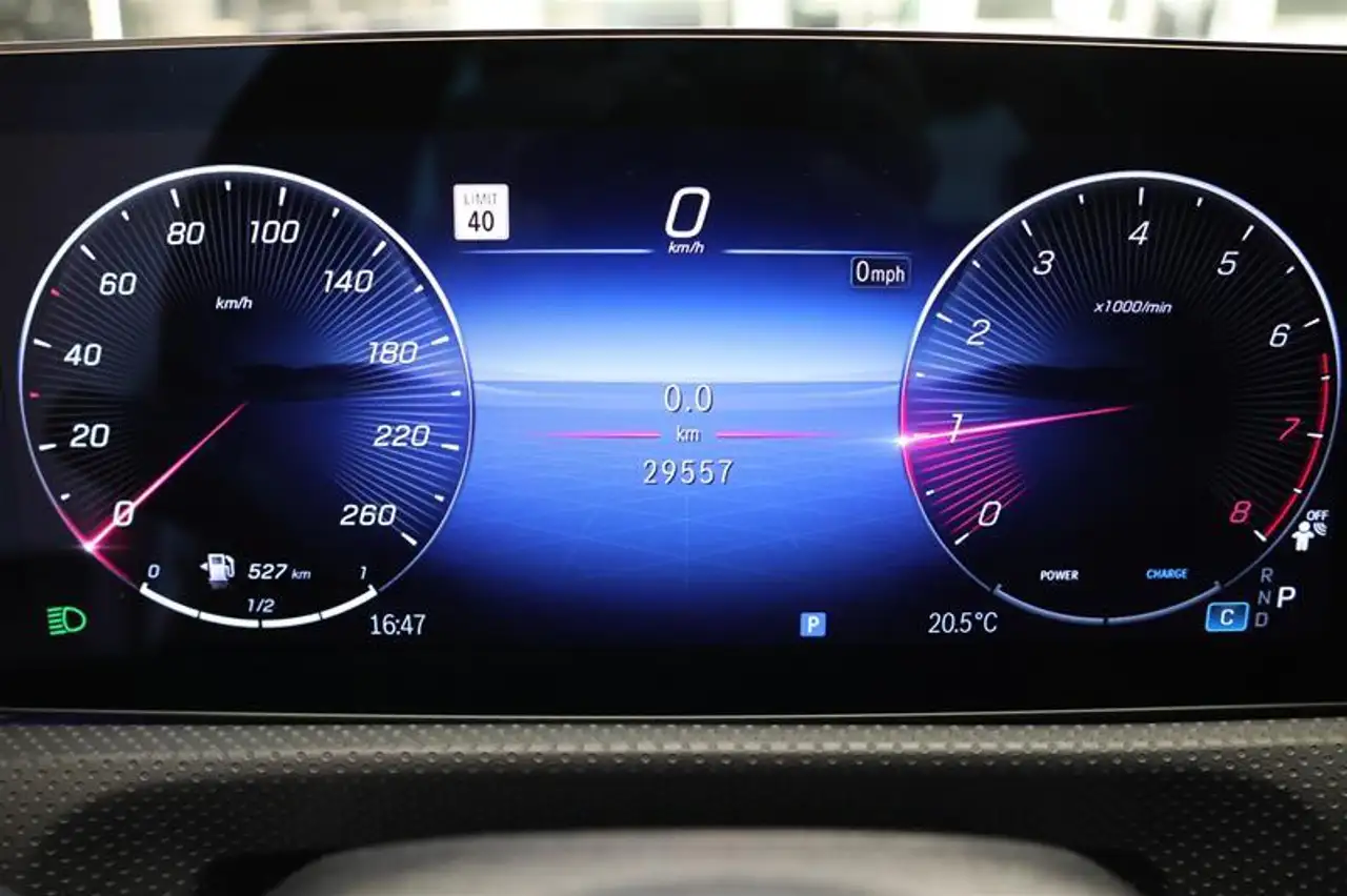 Mercedes-Benz CLA снимка Mercedes-Benz CLA