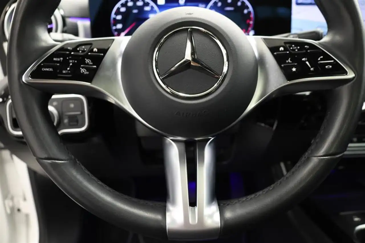 Mercedes-Benz CLA снимка Mercedes-Benz CLA