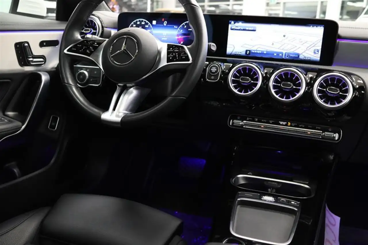 Mercedes-Benz CLA снимка Mercedes-Benz CLA
