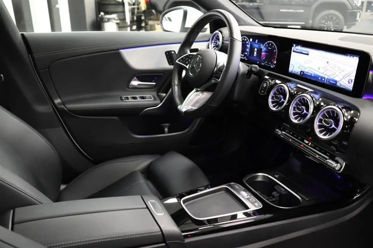 Mercedes-Benz CLA снимка Mercedes-Benz CLA