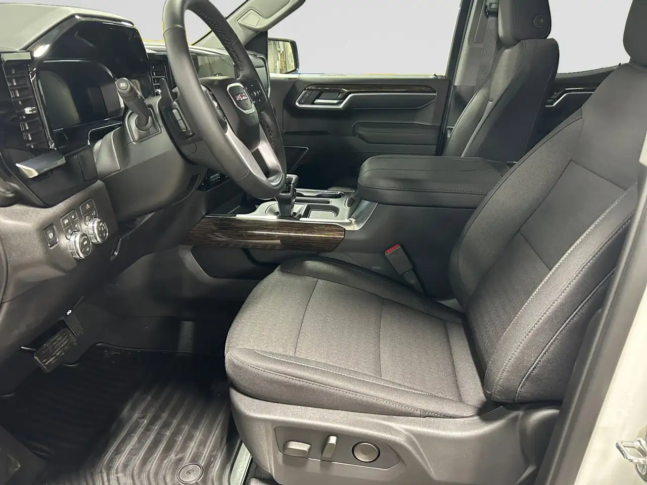 GMC Sierra 1500 снимка GMC Sierra 1500