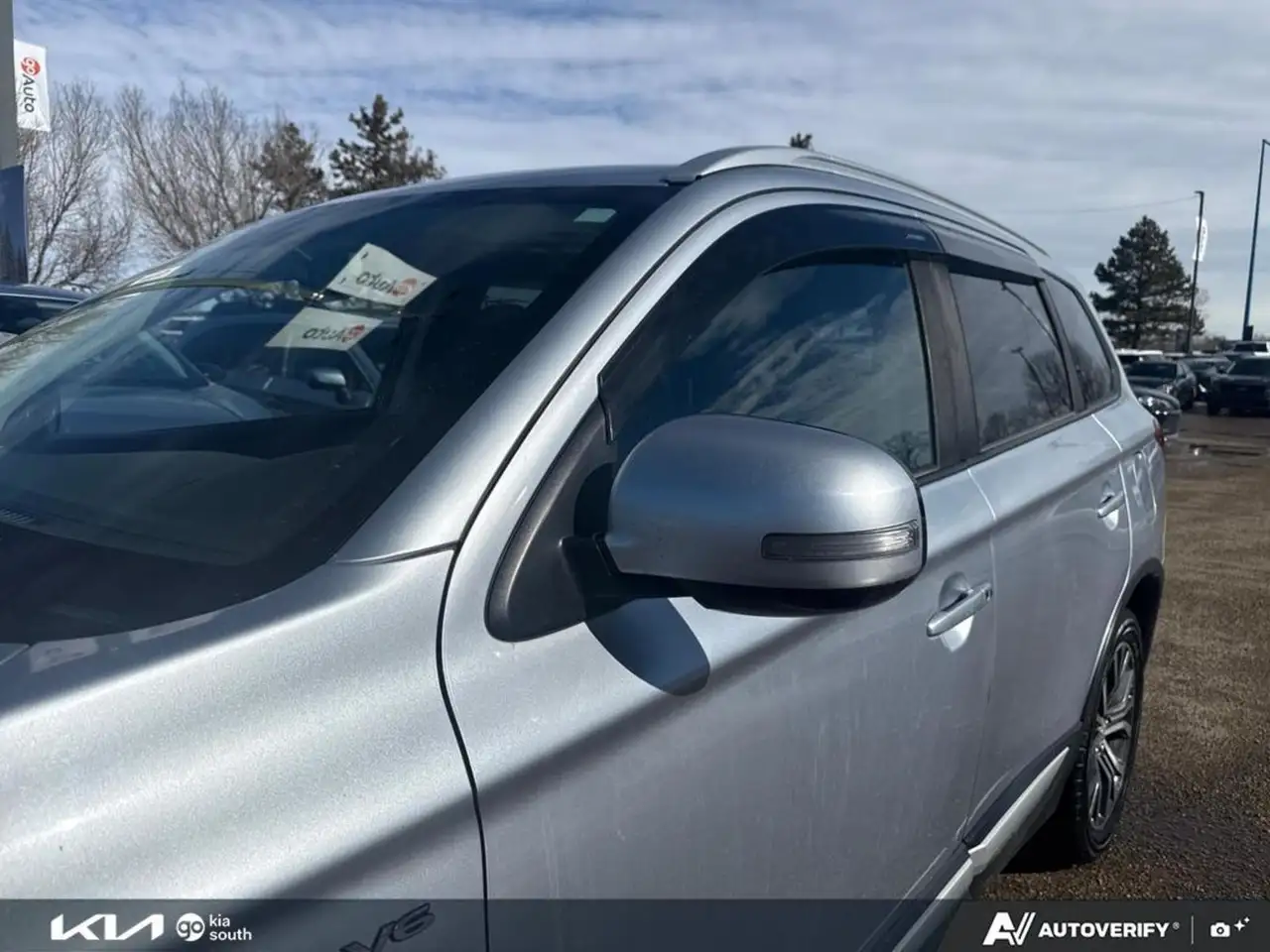 Mitsubishi Outlander photo Mitsubishi Outlander