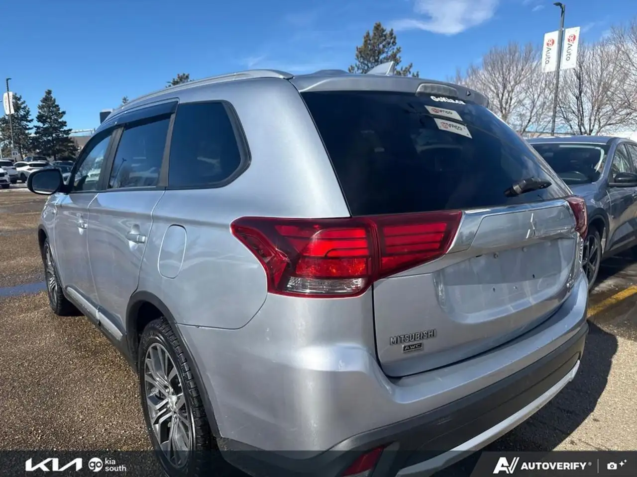 Mitsubishi Outlander photo Mitsubishi Outlander