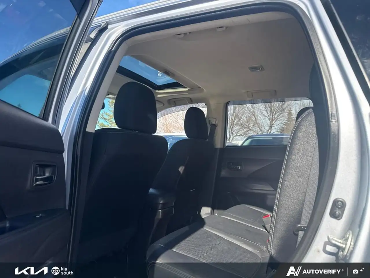 Mitsubishi Outlander photo Mitsubishi Outlander