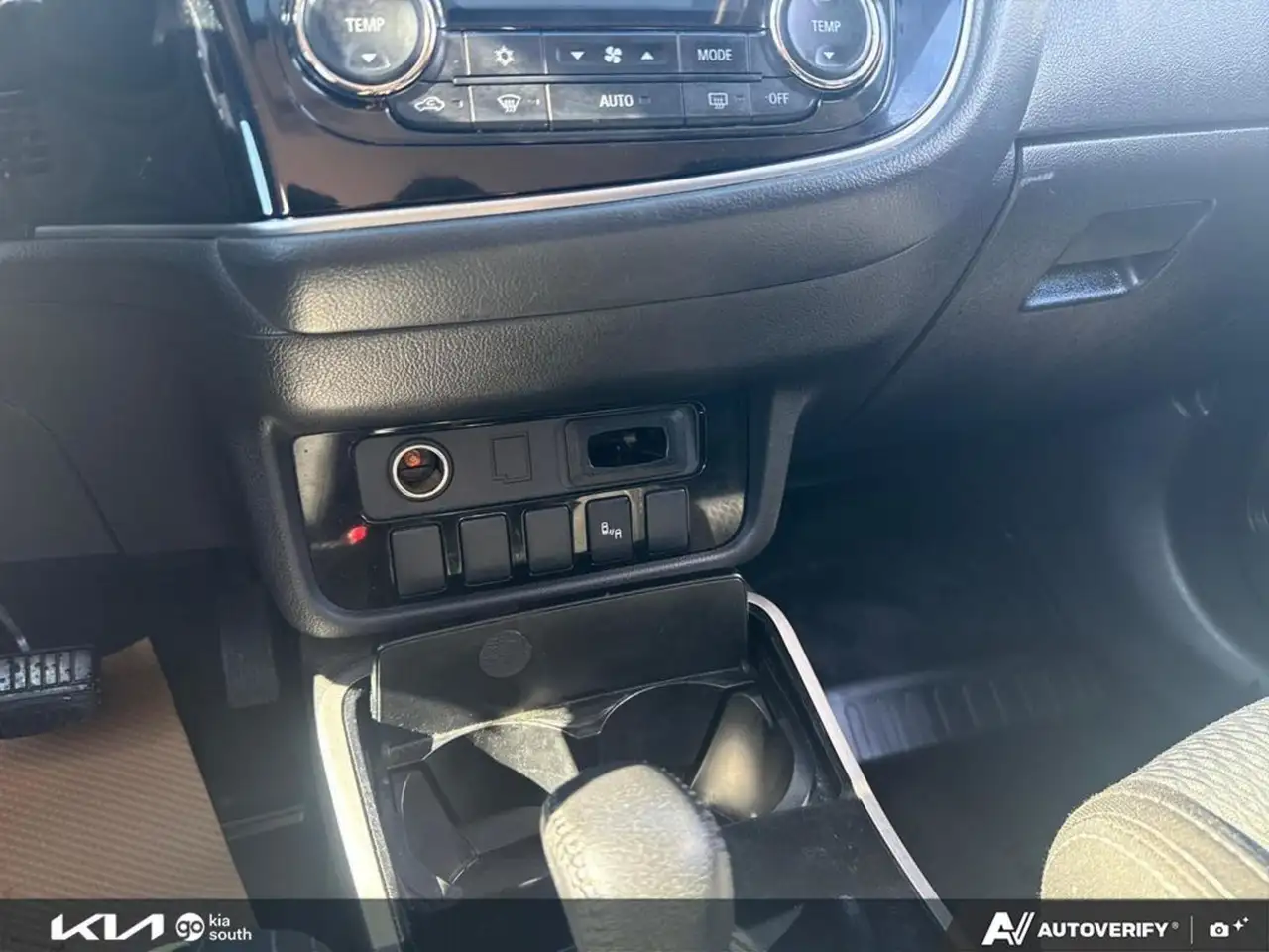 Mitsubishi Outlander photo Mitsubishi Outlander