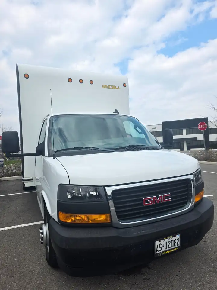 GMC Savana снимка GMC Savana