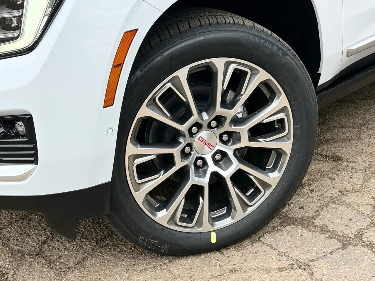 GMC Yukon photo GMC Yukon