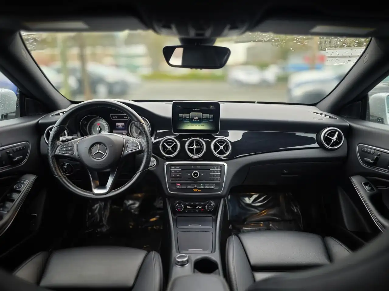 Mercedes-Benz CLA снимка Mercedes-Benz CLA