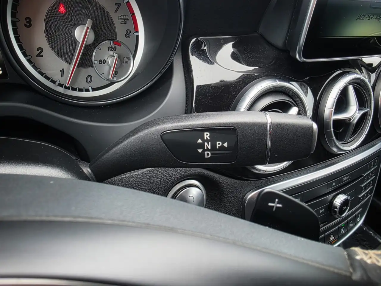 Mercedes-Benz CLA снимка Mercedes-Benz CLA