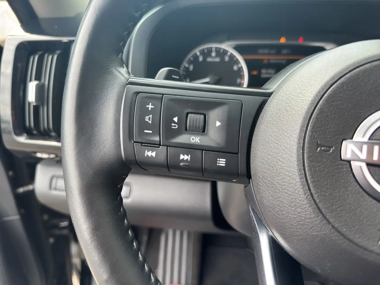 Nissan Pathfinder снимка Nissan Pathfinder