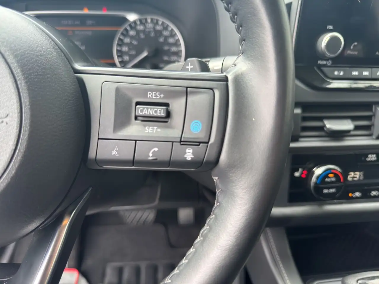 Nissan Pathfinder снимка Nissan Pathfinder