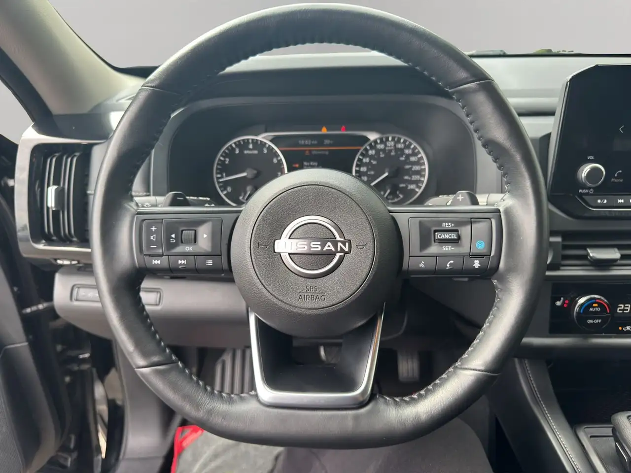 Nissan Pathfinder снимка Nissan Pathfinder
