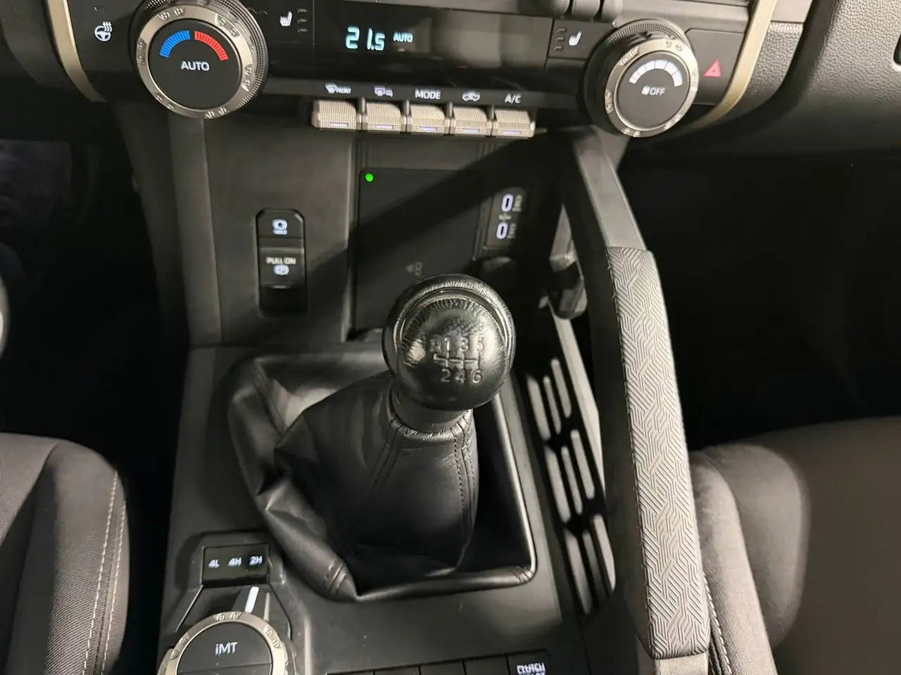 Toyota Tacoma снимка Toyota Tacoma