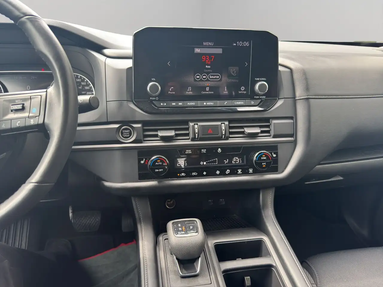 Nissan Pathfinder снимка Nissan Pathfinder