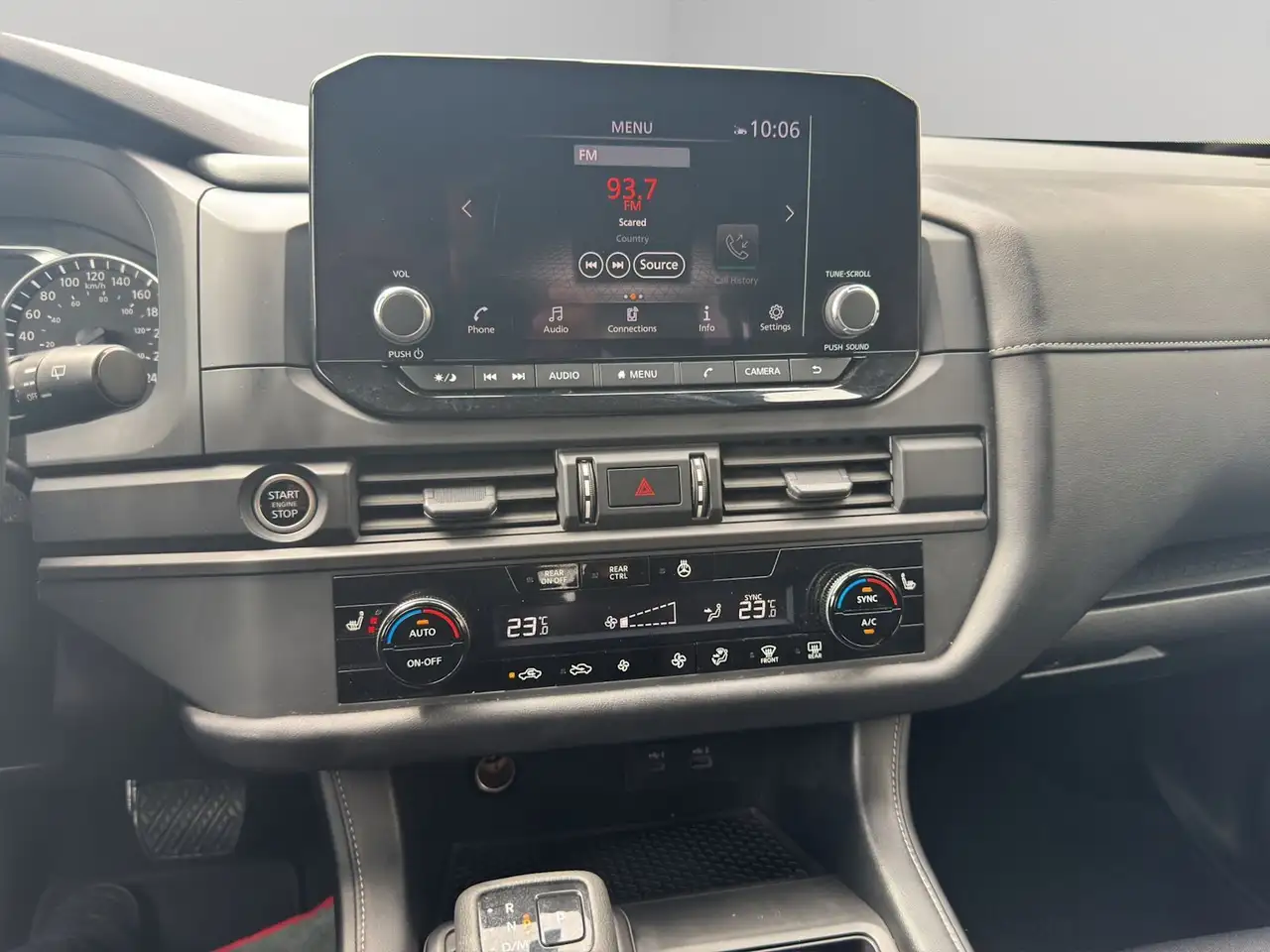 Nissan Pathfinder снимка Nissan Pathfinder