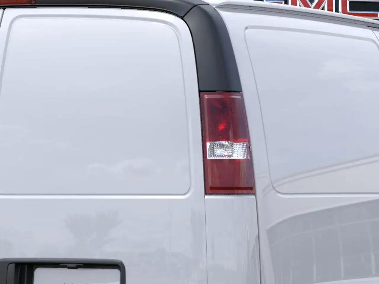GMC Savana photo GMC Savana