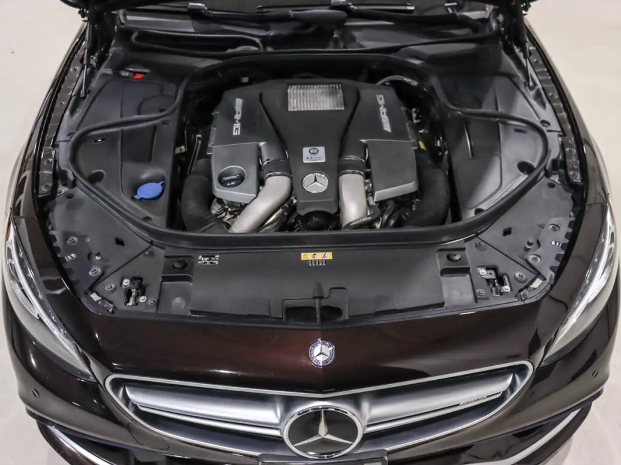 Mercedes-Benz S-Class снимка Mercedes-Benz S-Class