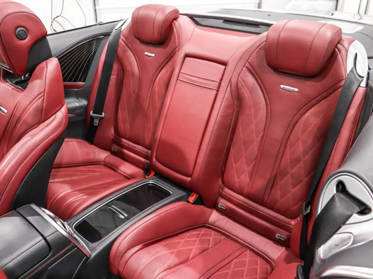 Mercedes-Benz S-Class снимка Mercedes-Benz S-Class