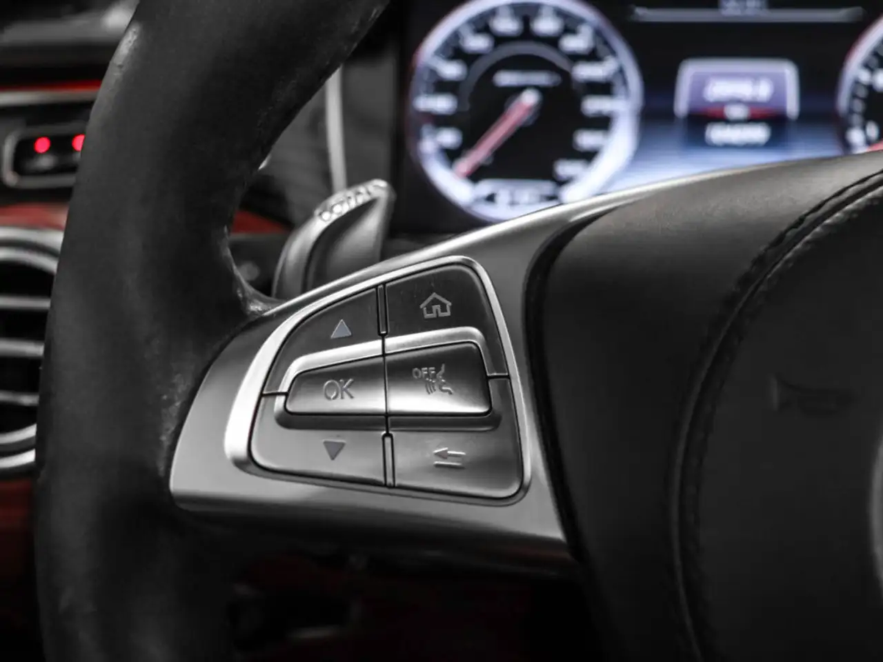 Mercedes-Benz S-Class снимка Mercedes-Benz S-Class