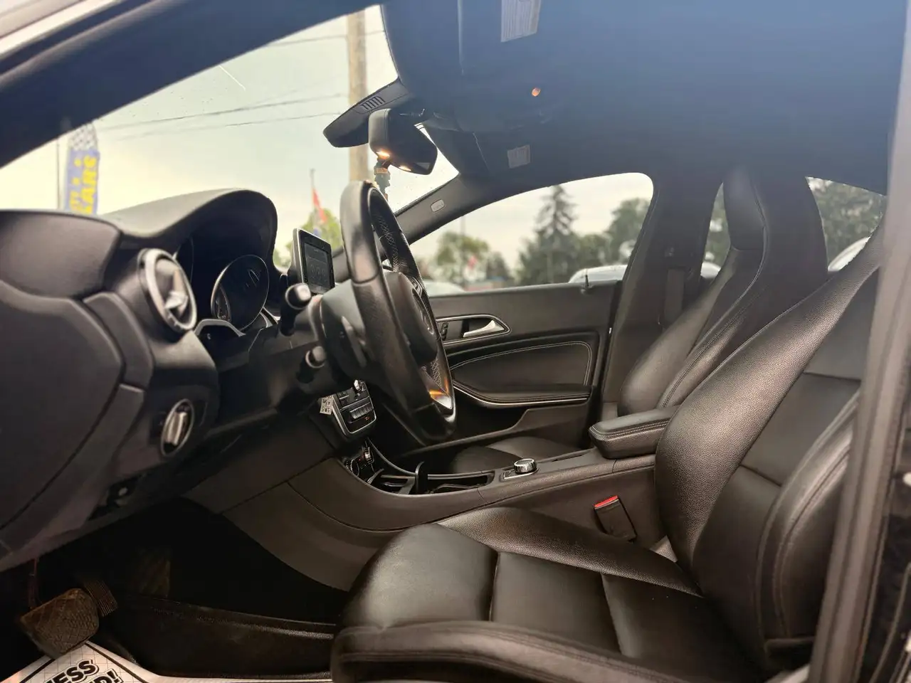 Mercedes-Benz CLA снимка Mercedes-Benz CLA