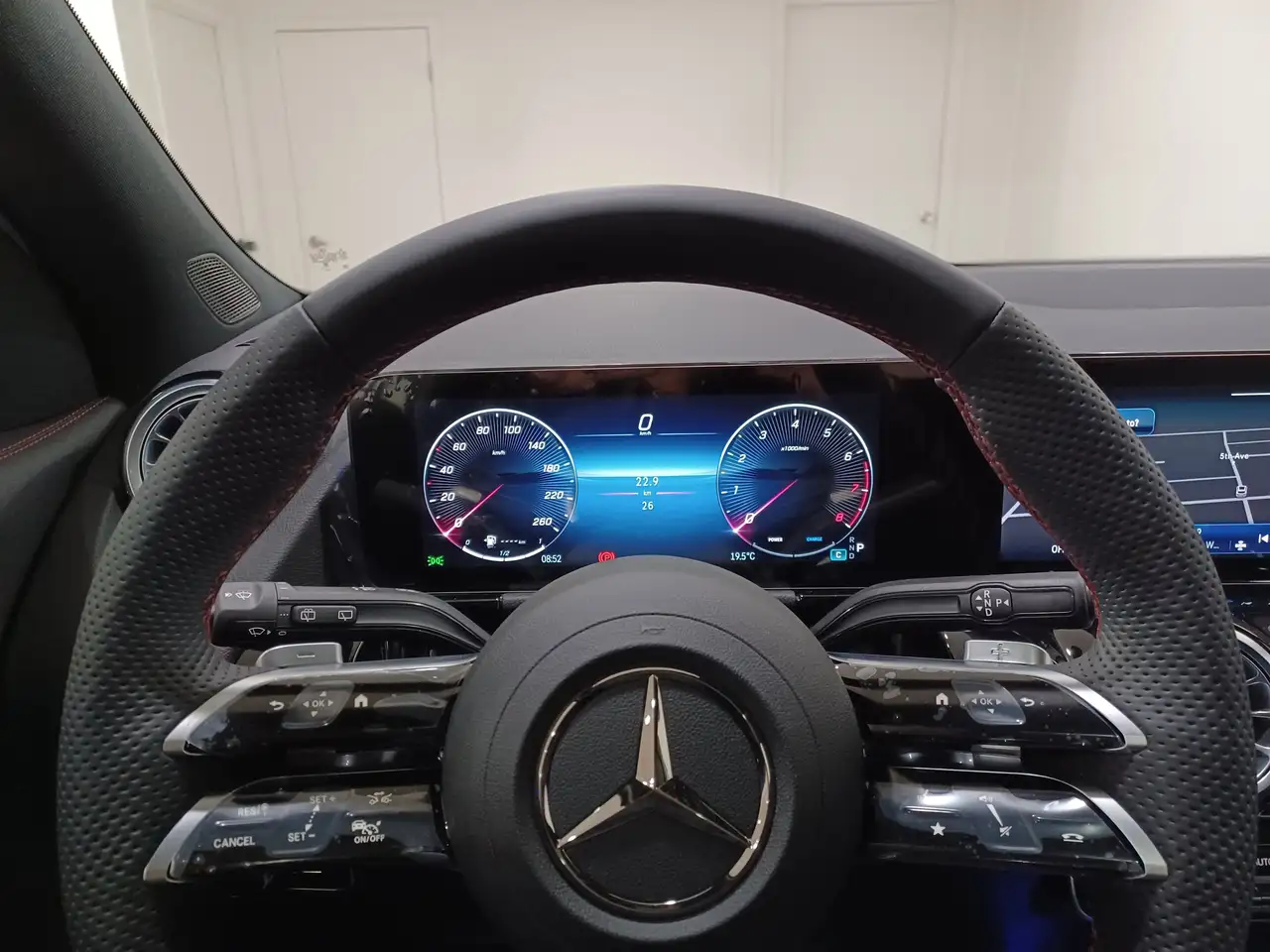 Mercedes-Benz GLA снимка Mercedes-Benz GLA
