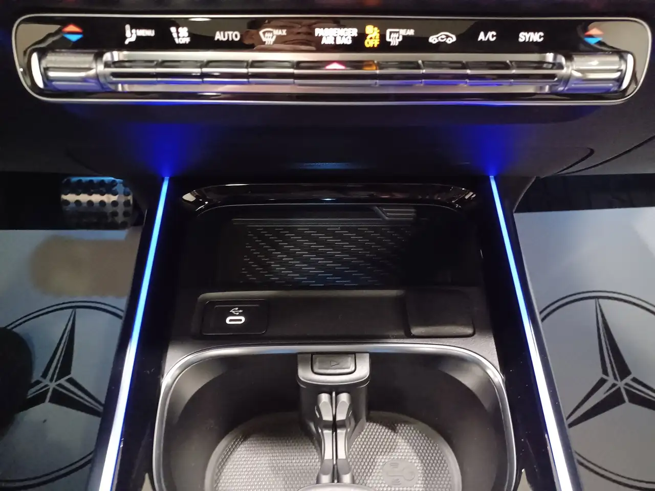 Mercedes-Benz GLA снимка Mercedes-Benz GLA