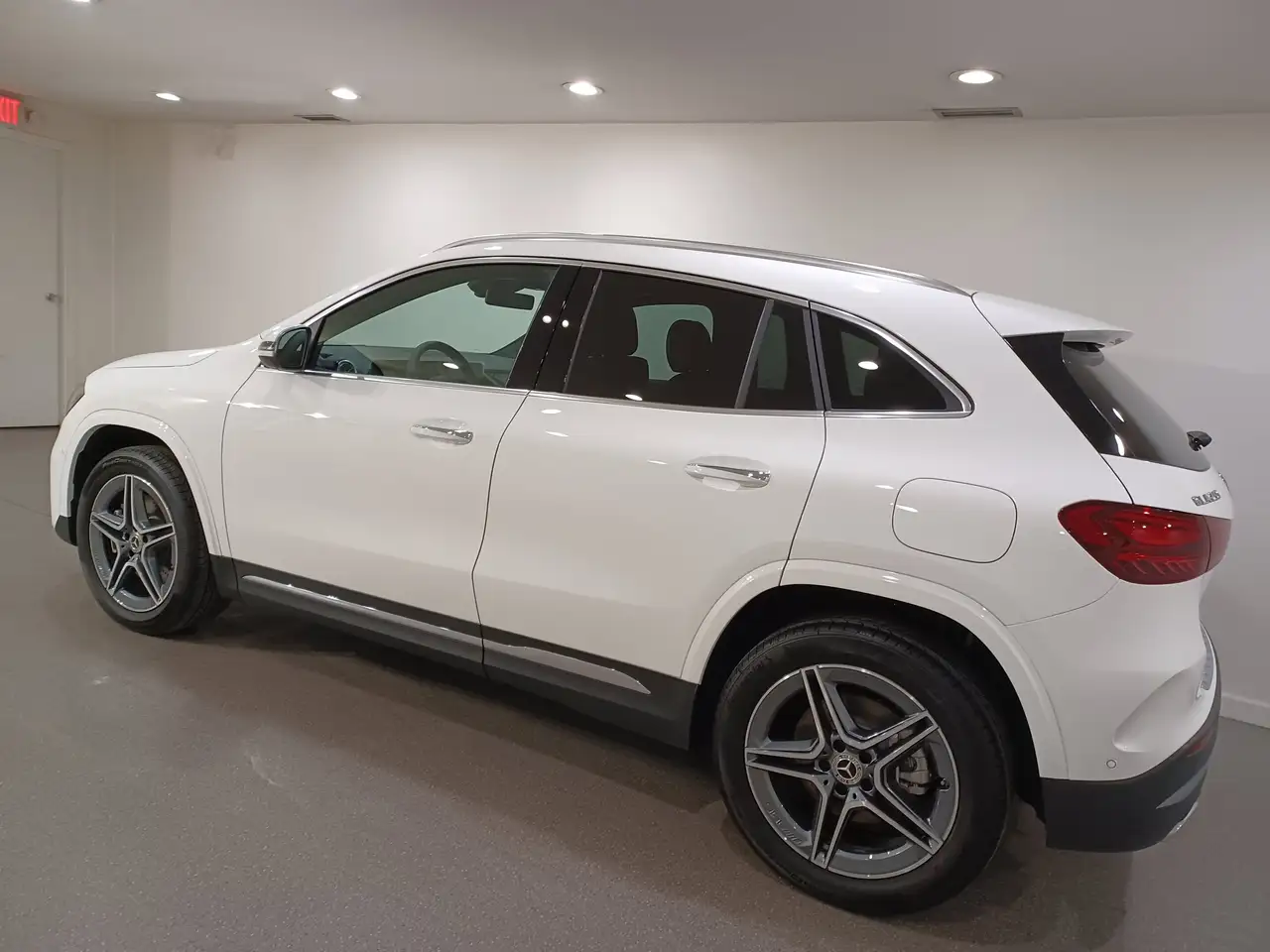 Mercedes-Benz GLA снимка Mercedes-Benz GLA