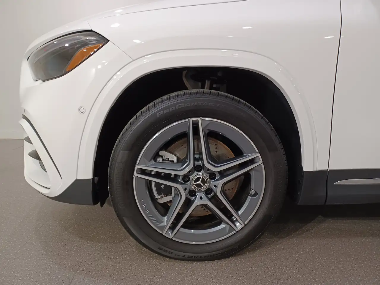 Mercedes-Benz GLA снимка Mercedes-Benz GLA