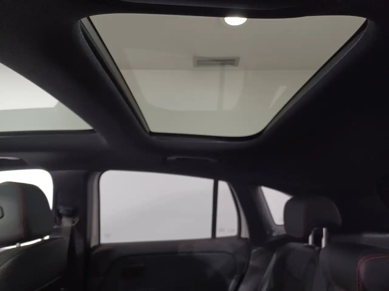 Mercedes-Benz GLA снимка Mercedes-Benz GLA