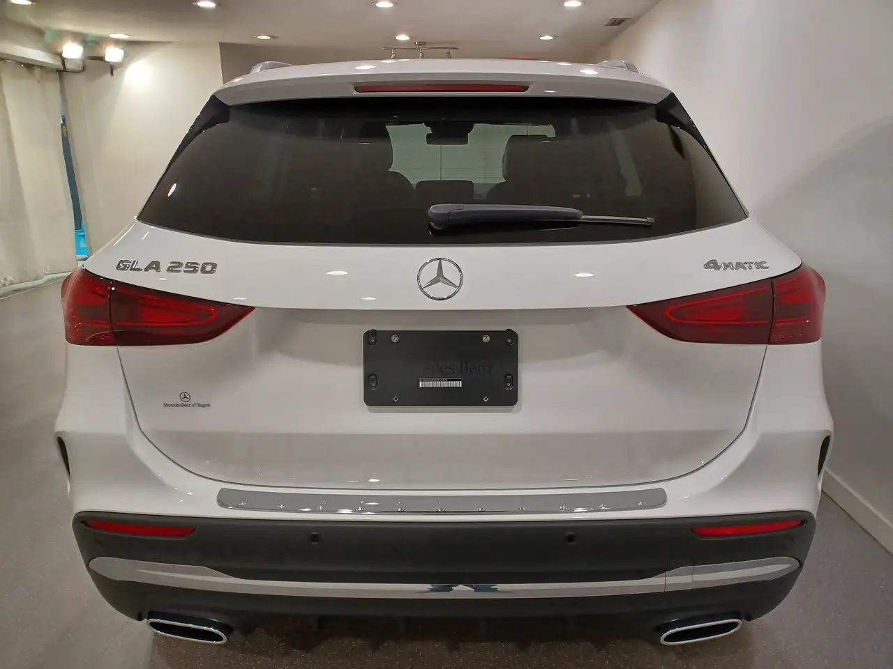 Mercedes-Benz GLA снимка Mercedes-Benz GLA