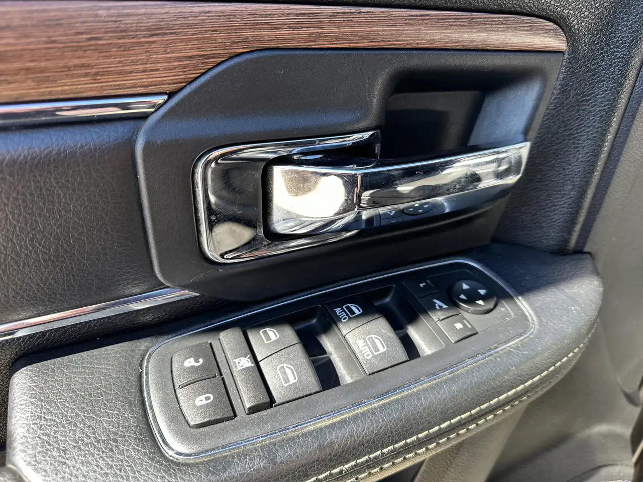 RAM 2500 снимка RAM 2500