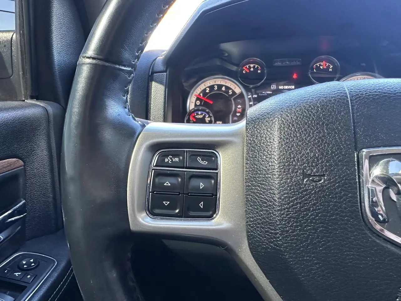 RAM 2500 снимка RAM 2500