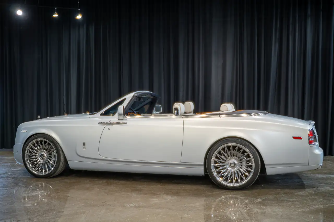 Rolls-Royce Phantom снимка Rolls-Royce Phantom