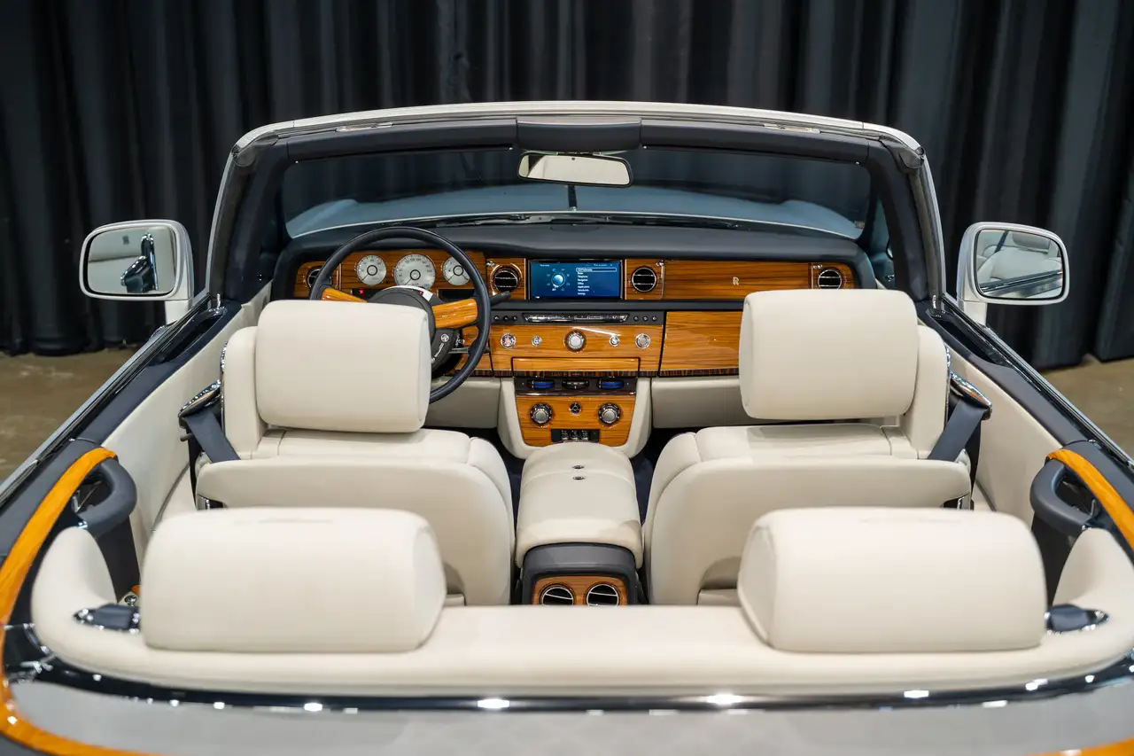 Rolls-Royce Phantom снимка Rolls-Royce Phantom
