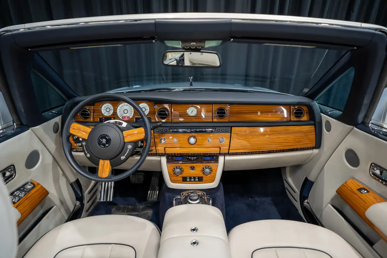 Rolls-Royce Phantom снимка Rolls-Royce Phantom