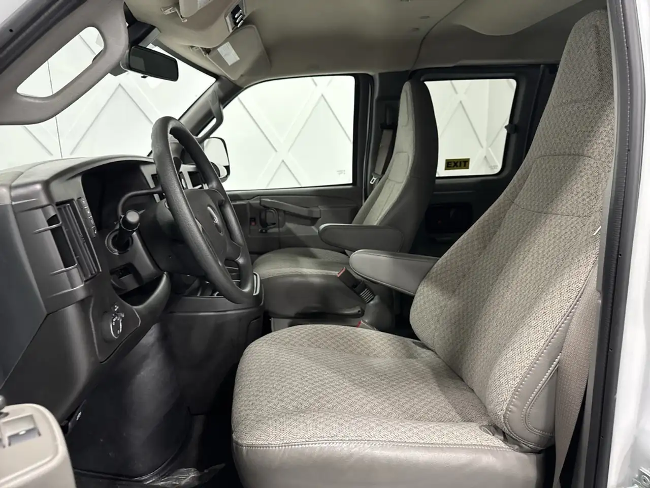 GMC Savana снимка GMC Savana