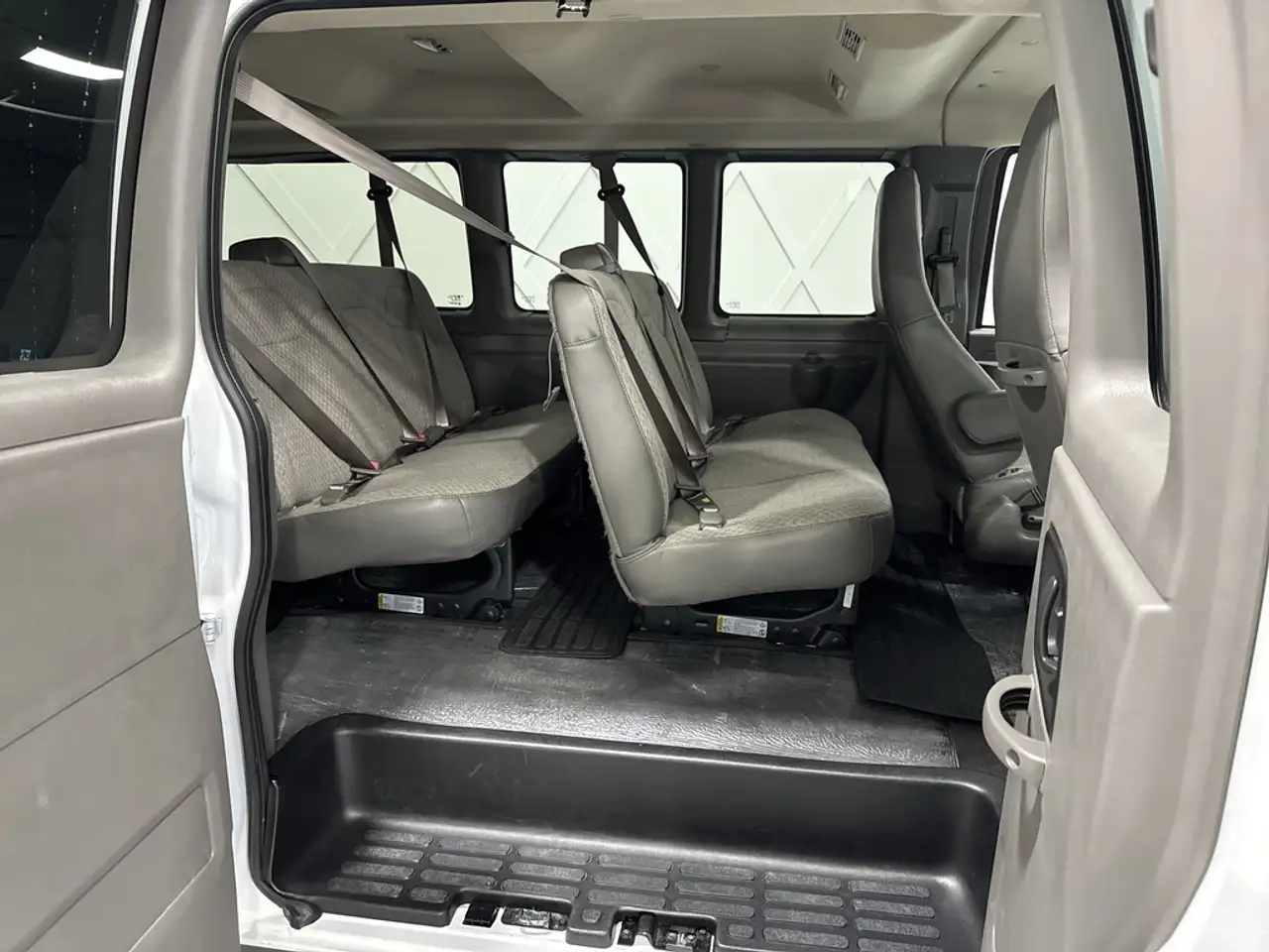 GMC Savana снимка GMC Savana