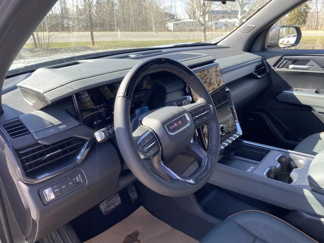 GMC Acadia снимка GMC Acadia