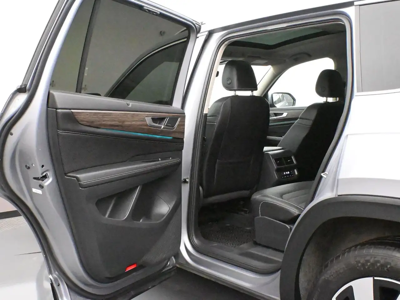 Volkswagen Atlas photo Volkswagen Atlas