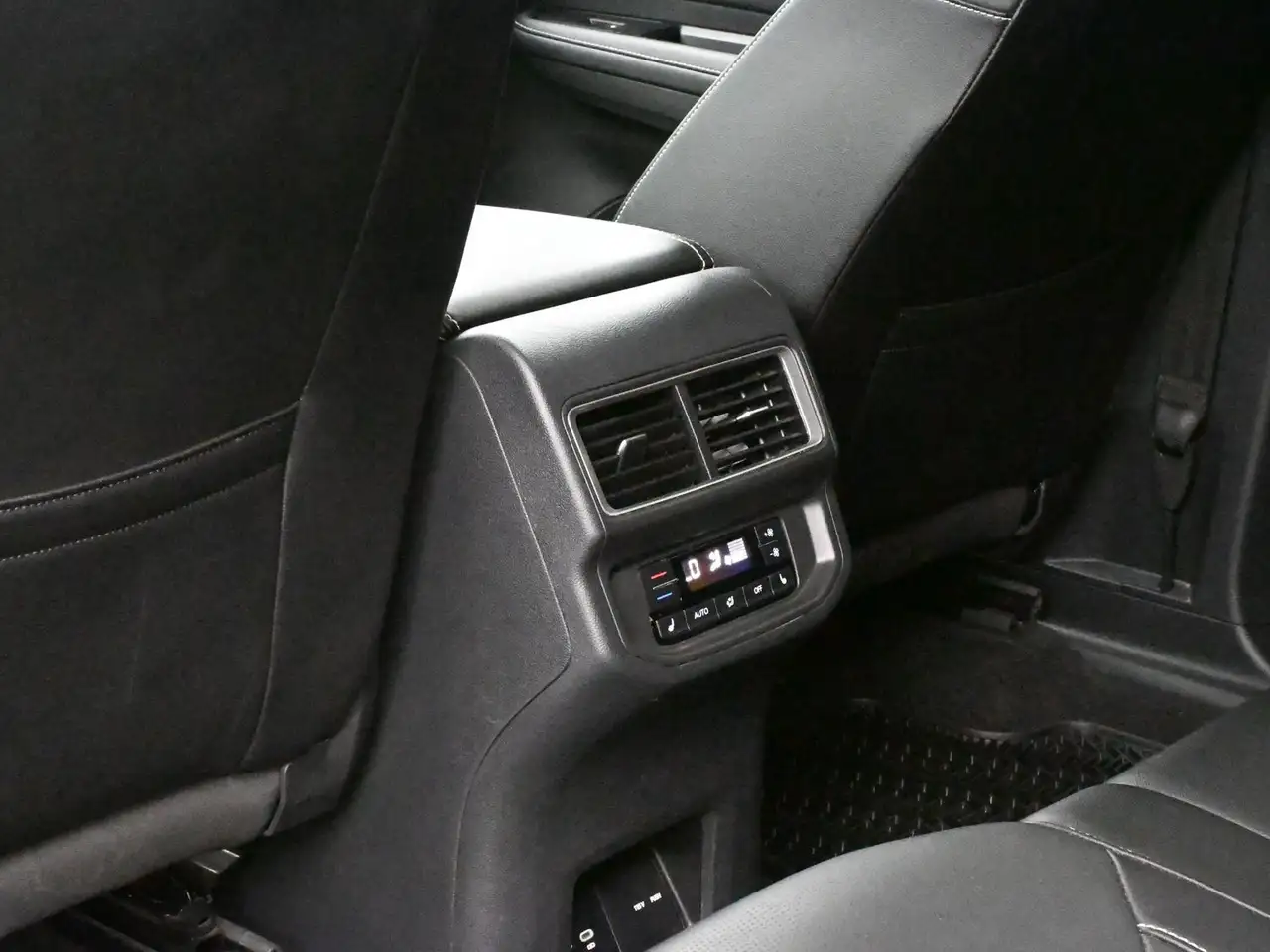 Volkswagen Atlas photo Volkswagen Atlas