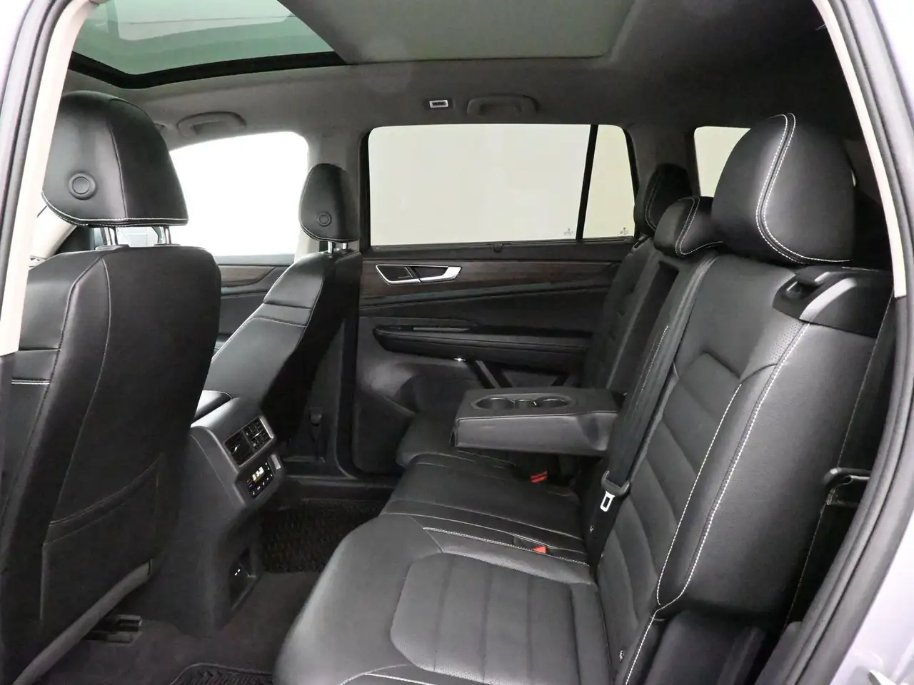 Volkswagen Atlas photo Volkswagen Atlas