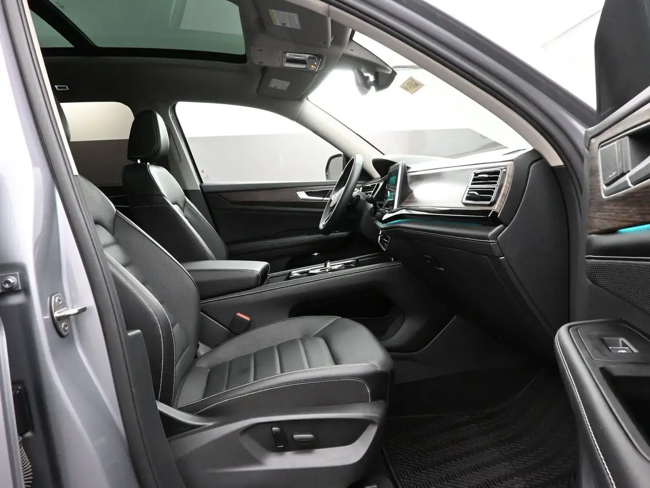 Volkswagen Atlas photo Volkswagen Atlas