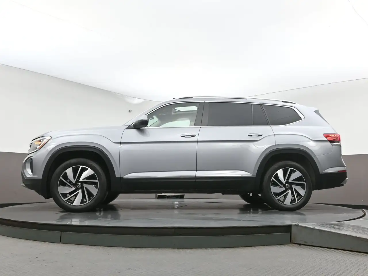 Volkswagen Atlas photo Volkswagen Atlas