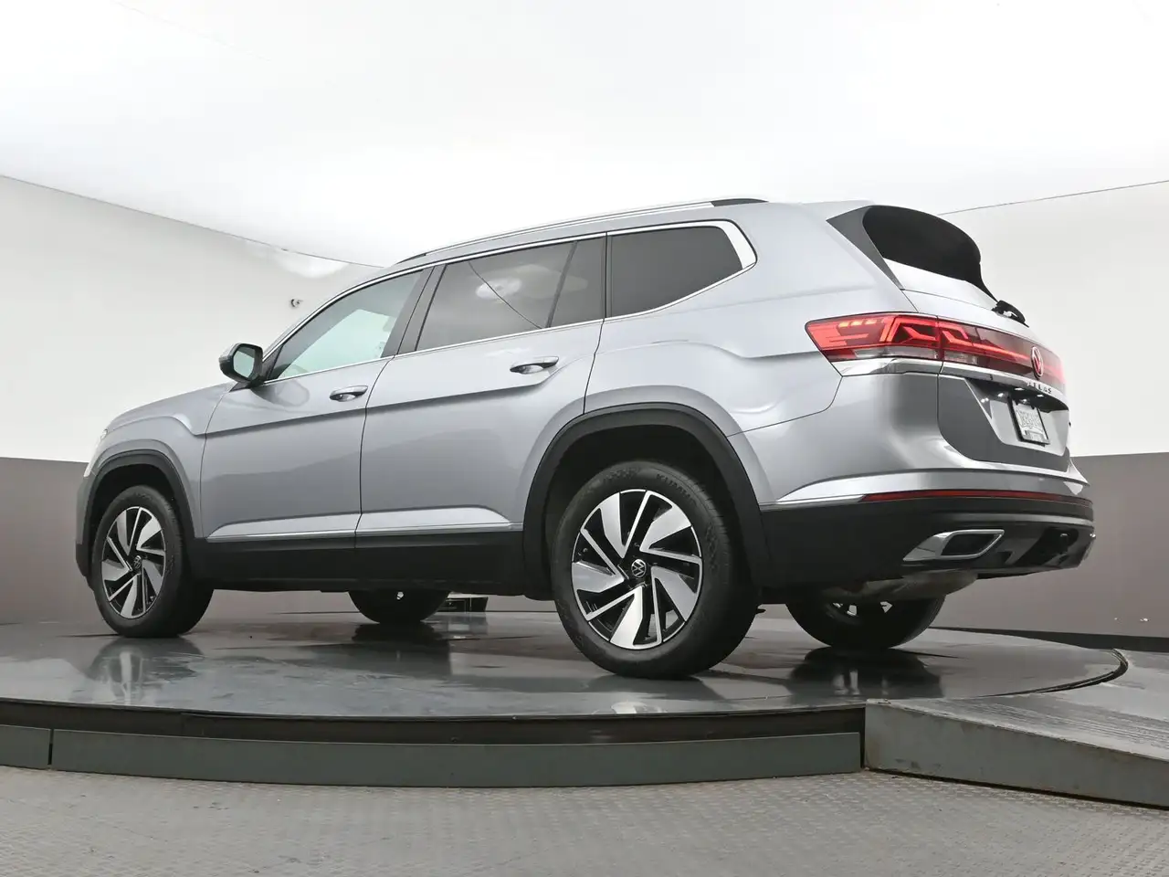 Volkswagen Atlas photo Volkswagen Atlas