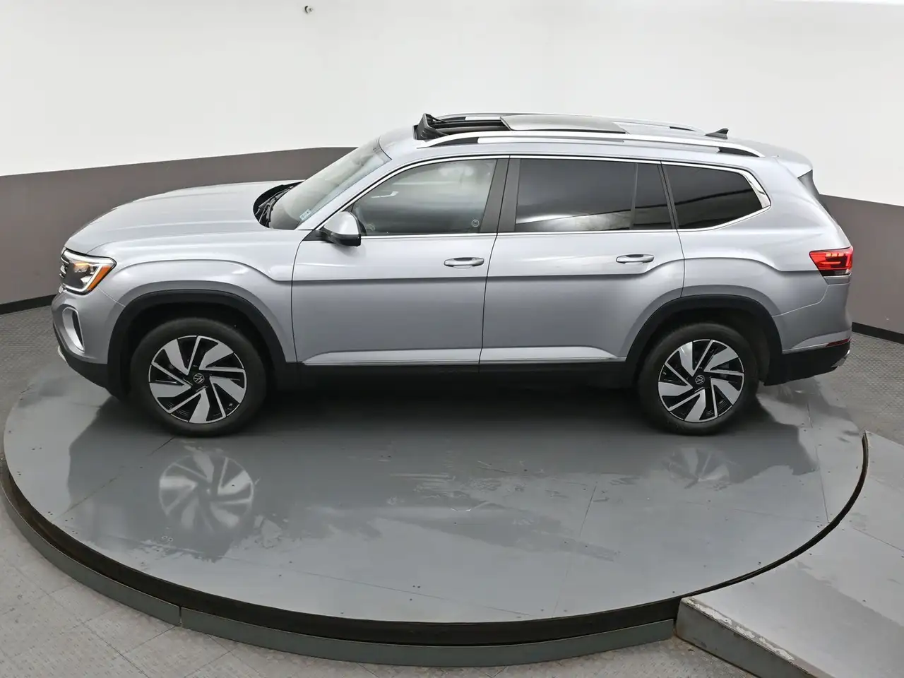 Volkswagen Atlas photo Volkswagen Atlas
