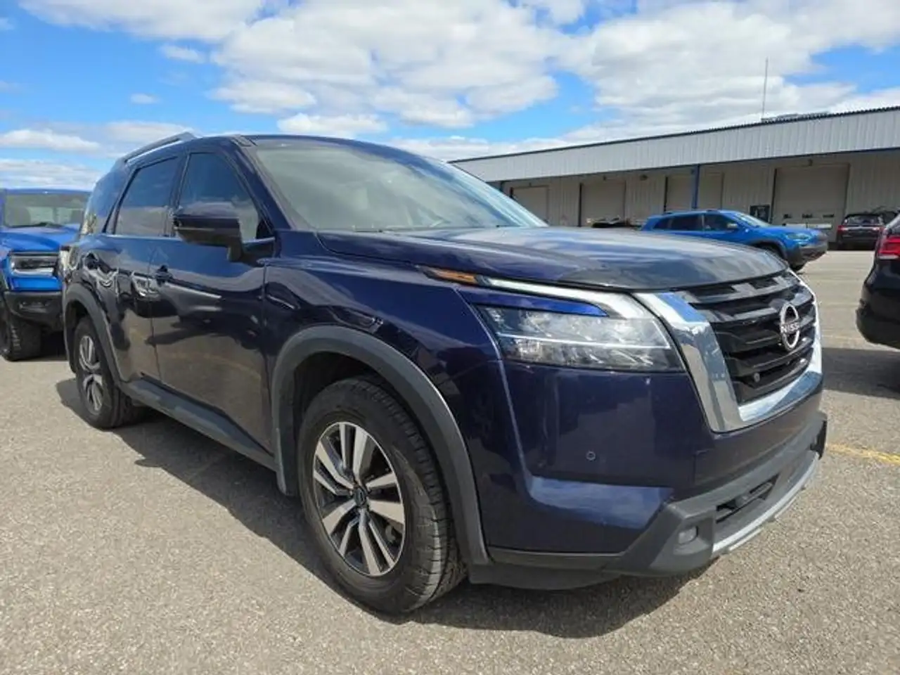 Nissan Pathfinder снимка Nissan Pathfinder