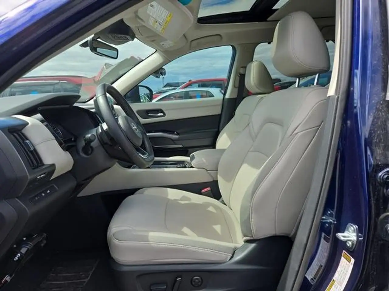 Nissan Pathfinder снимка Nissan Pathfinder