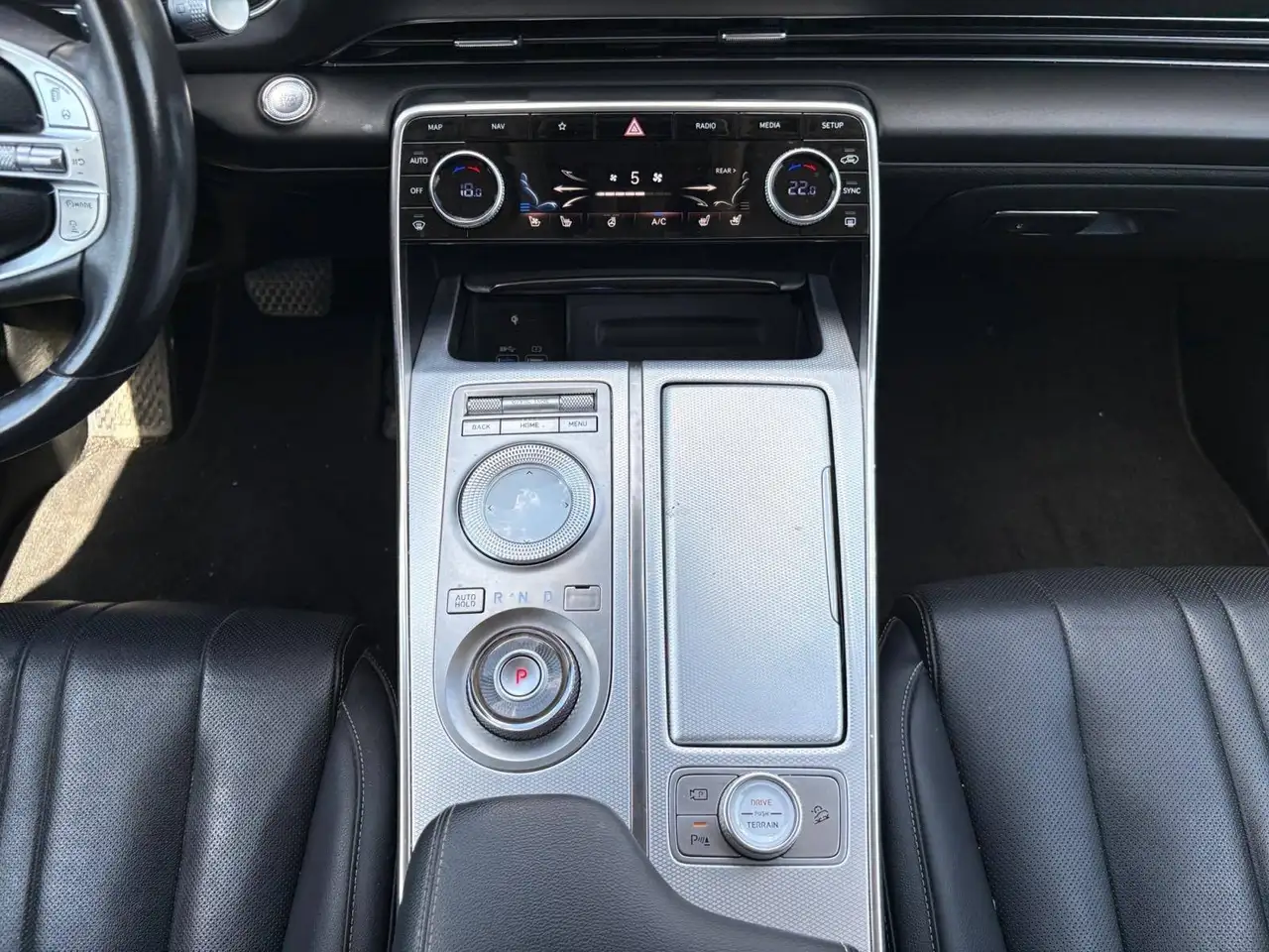 Genesis GV80 снимка Genesis GV80